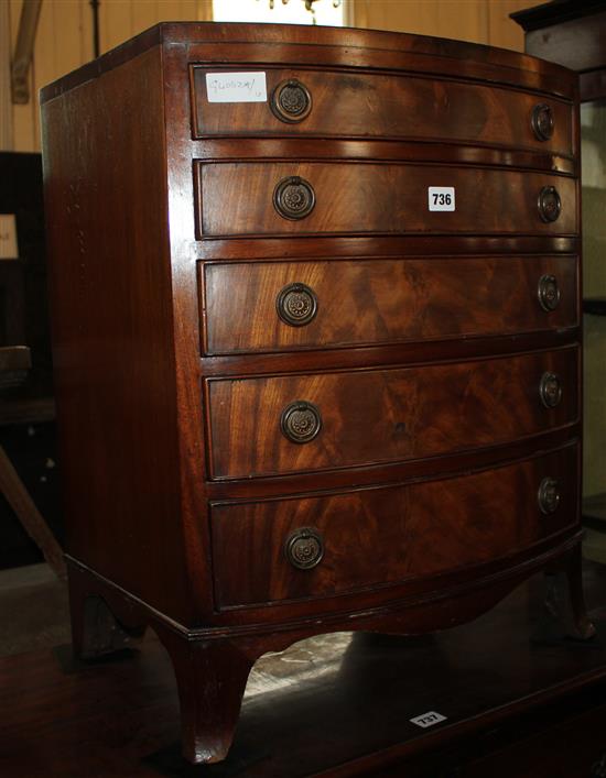 Small bow front chest of drawers